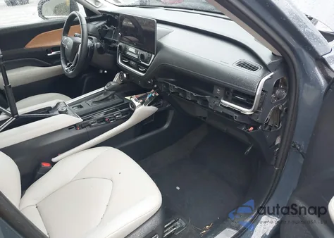 2024 Toyota Grand Highlander Platinum z USA, uszkodzony, nr VIN 5TDAAAB54RS030967